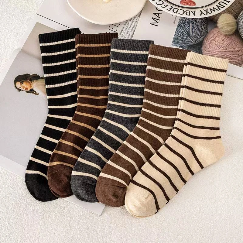 袜子女秋冬中筒条纹袜子舒适百搭学院风黑白冬季款