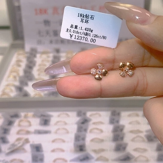 18K金镶嵌耳饰钻石