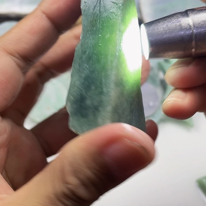 颈饰未镶嵌翡翠天然翡翠边角料