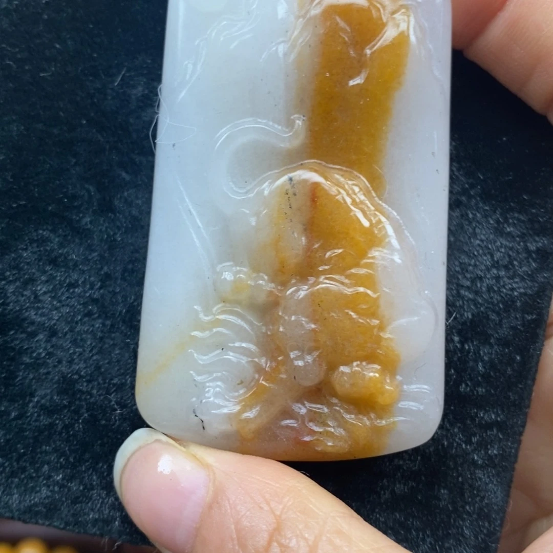 未镶嵌石英质玉（黄龙玉）颈饰