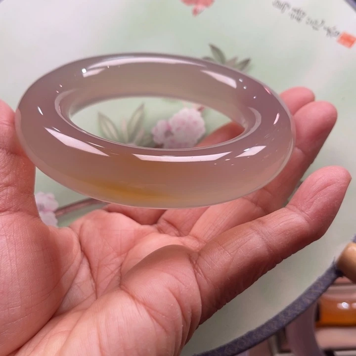 倪***亮玛瑙/玉髓未镶嵌手镯