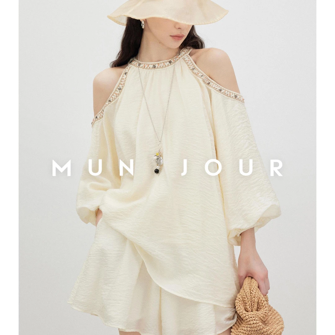 南法假日 微皱肌理感天丝 浪漫花边露肩上衣&松紧腰短裤套装