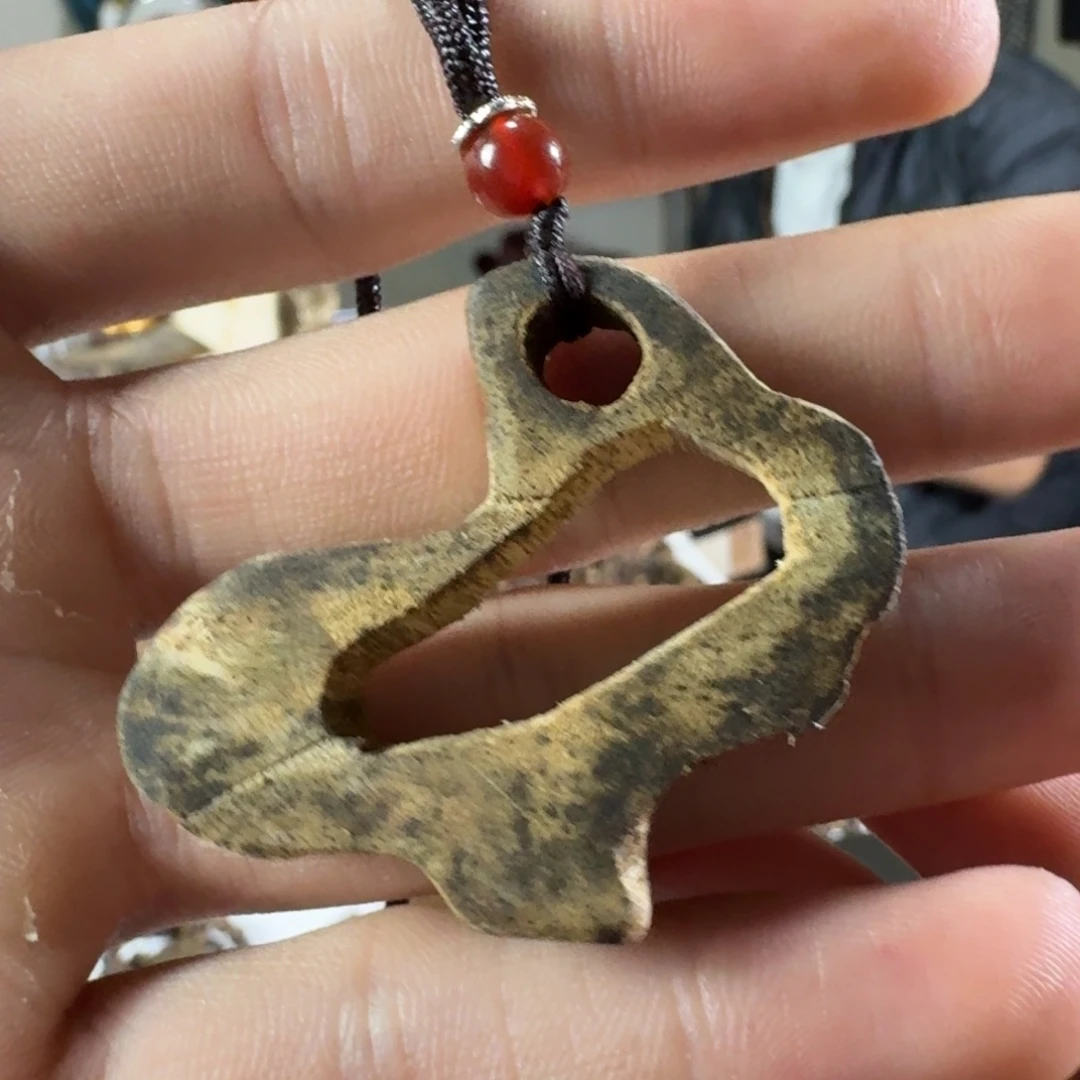 奇楠沉香挂件虫漏挂件