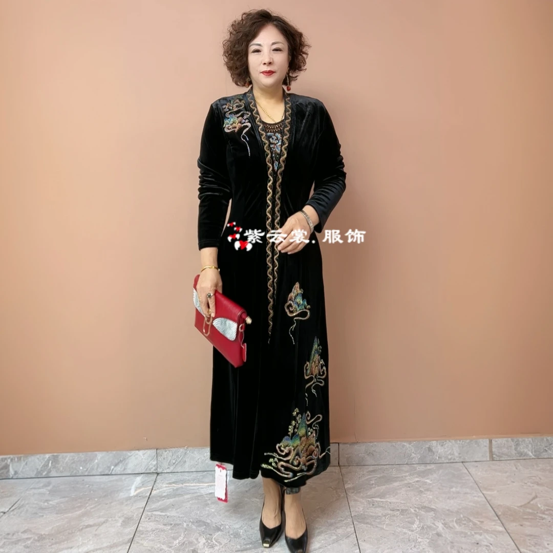 秋冬高端优雅气质金丝绒中年妈妈刺绣花镶钻大码长款过膝风衣外套