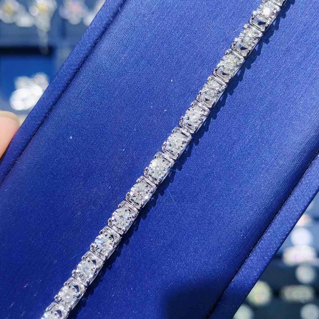 【闪购商品】铂Pt900镶嵌手链钻石牛头手链重金11.5g