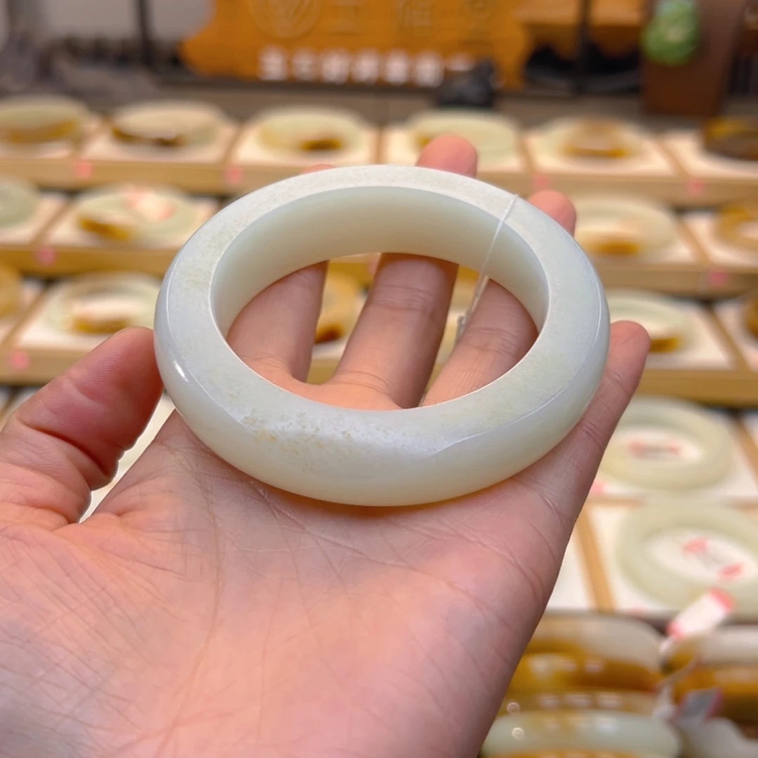 和田玉未镶嵌手镯2