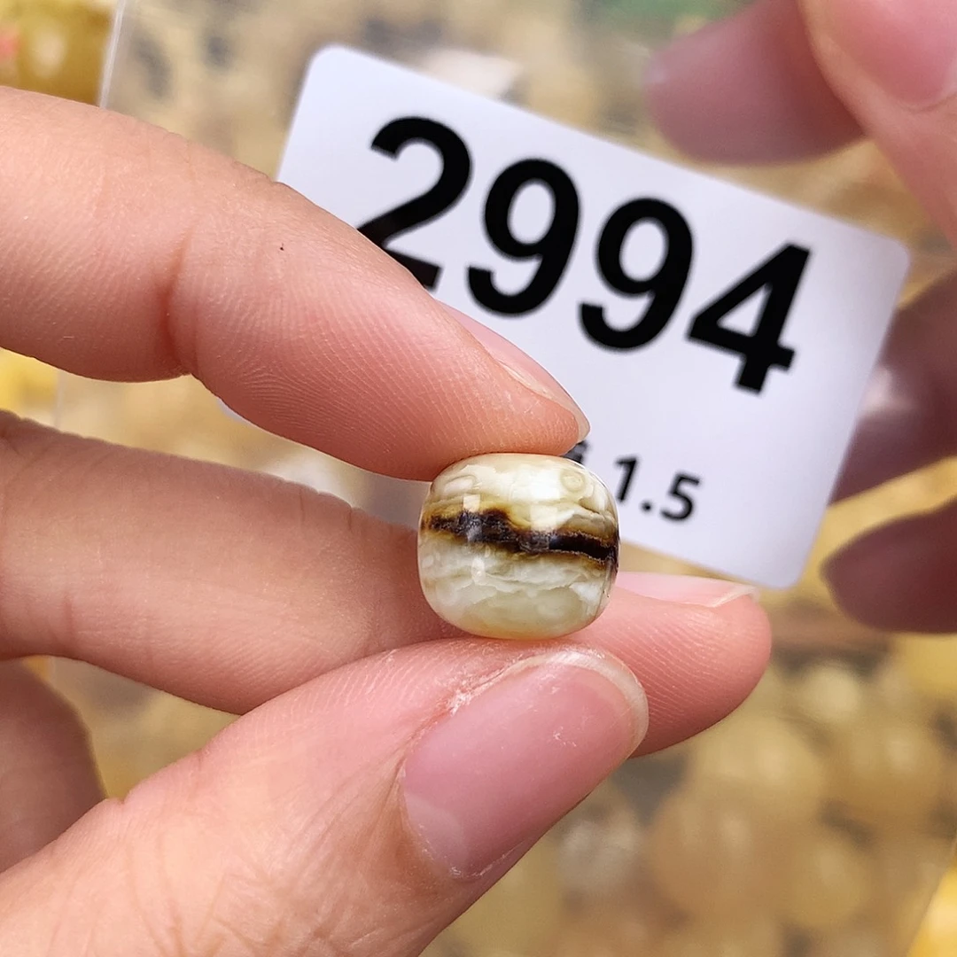 未镶嵌琥珀珠宝奇石12.1