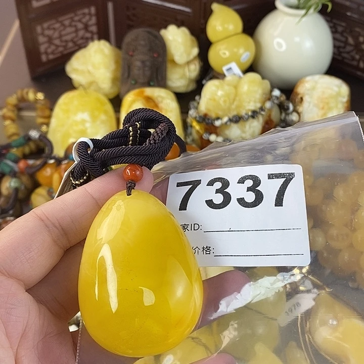 蜜蜡未镶嵌珠宝奇石