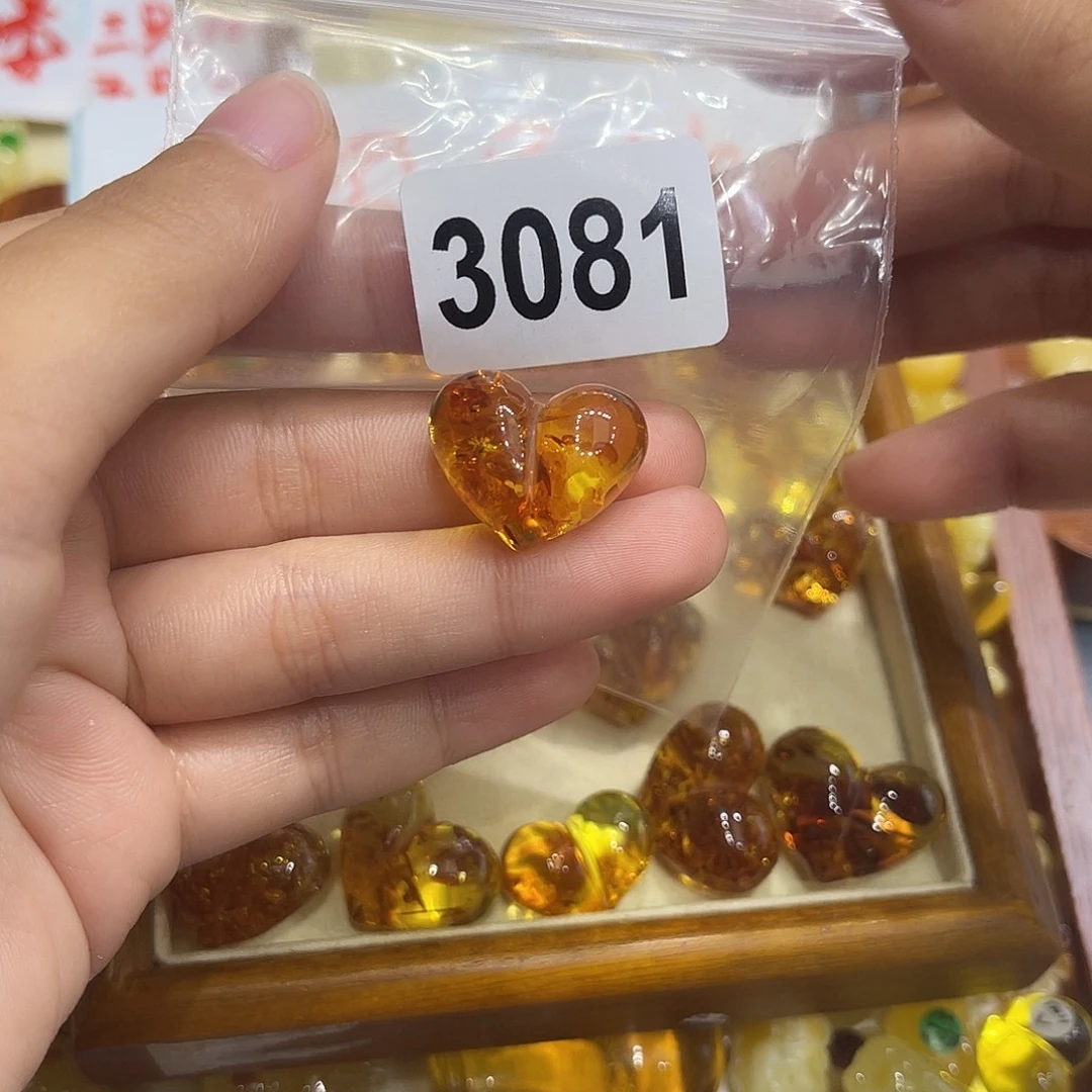 琥珀未镶嵌珠宝奇石