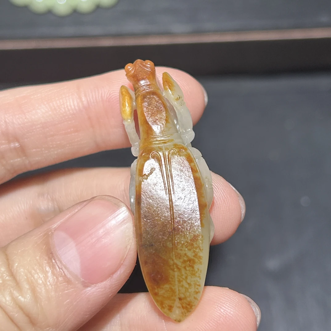 和田玉螳螂吊坠工作室精品高性价精工雕刻精美俏色时尚大方百搭