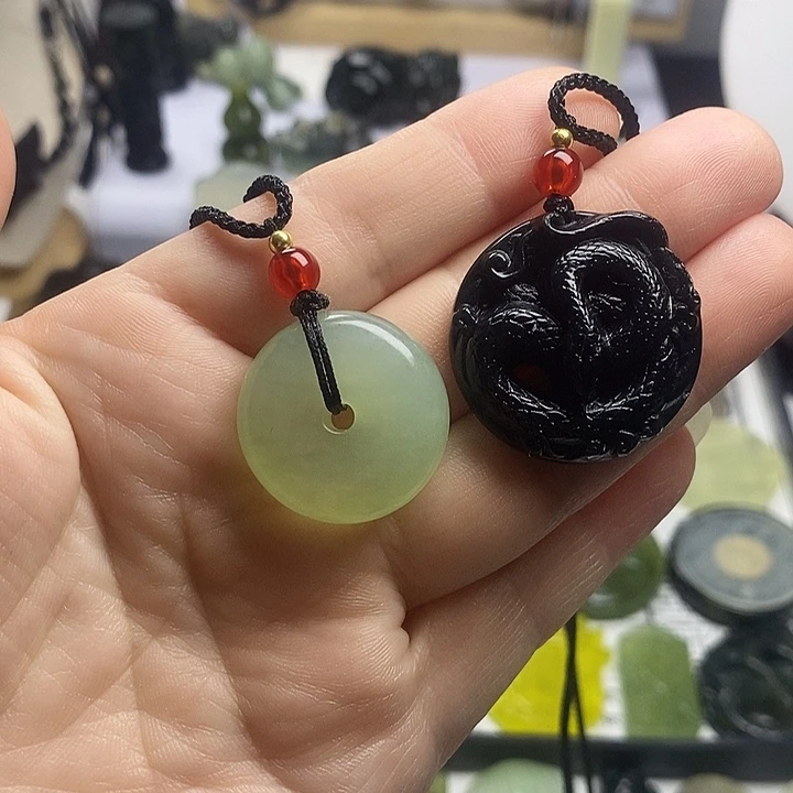 合金蛇纹石玉颈饰