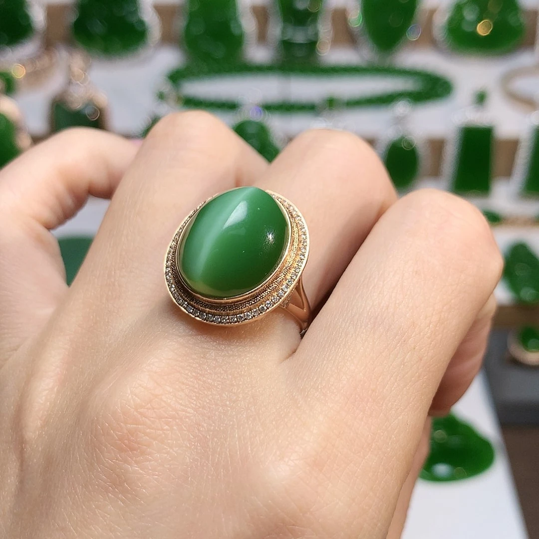 18K金镶嵌戒指和田玉（碧玉）熊****！