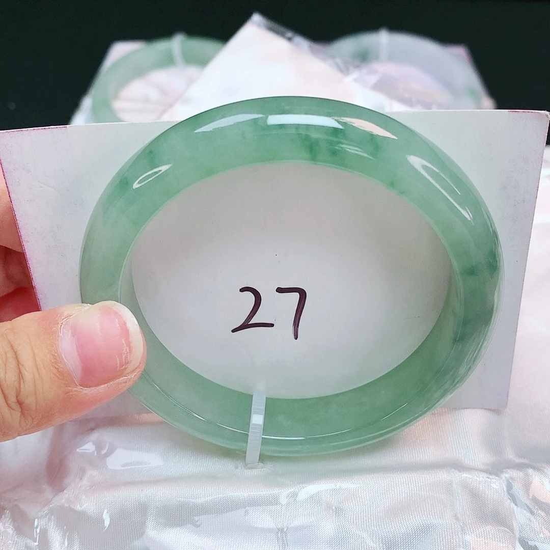 翡翠未镶嵌手镯正圈57.5