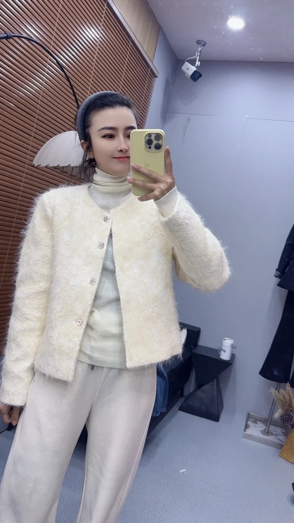 气质小香风羽羽外套