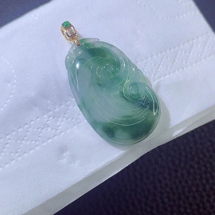 翡翠颈饰18K金镶嵌翡翠