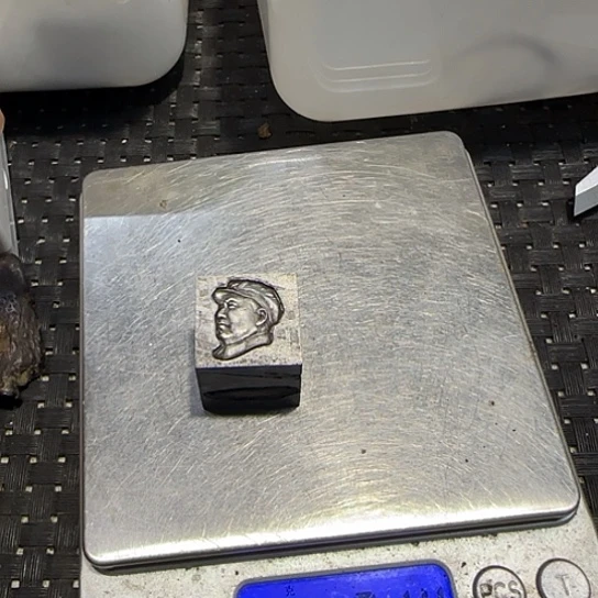 花岗石铁合金来自新疆阿