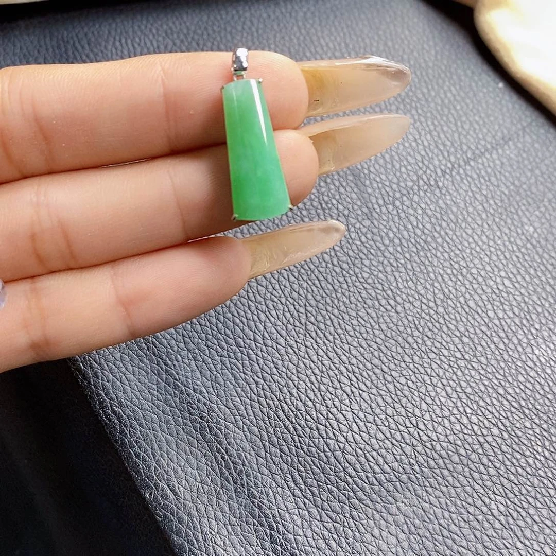 颈饰18K金镶嵌翡翠翡翠