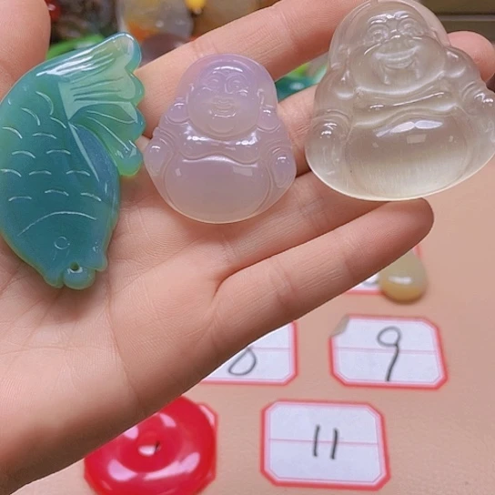 玛瑙/玉髓颈饰未镶嵌许****鱼