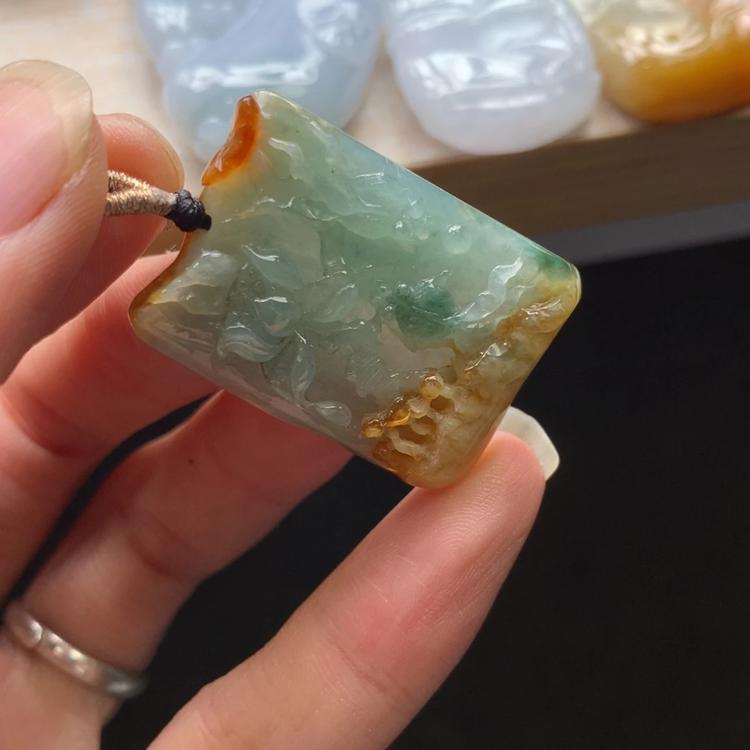 翡翠未镶嵌颈饰吊坠