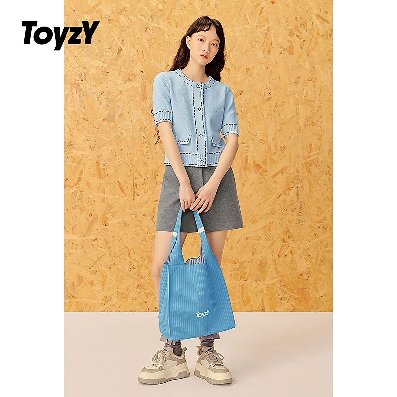 ToyzY25春新款明线装饰摩登短款圆领针织衫女ZC35106260