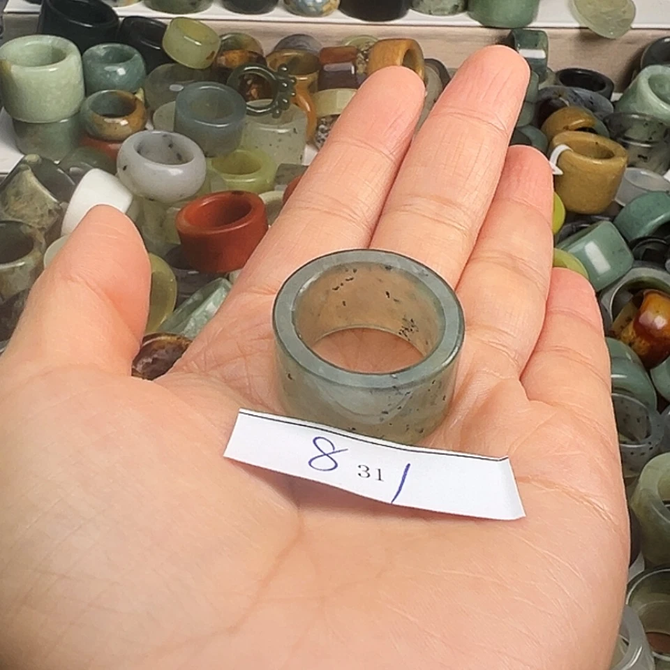 【闪购商品】未镶嵌蛇纹石玉戒指向*