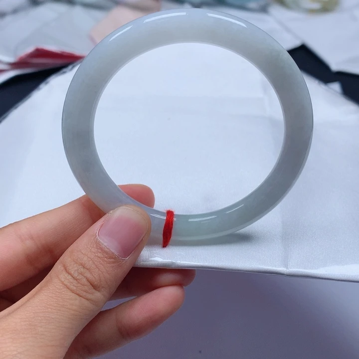 翡翠手镯未镶嵌翡翠手镯