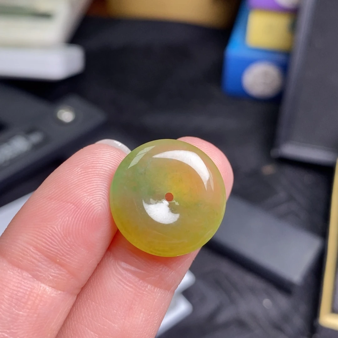 翡翠未镶嵌颈饰平安扣