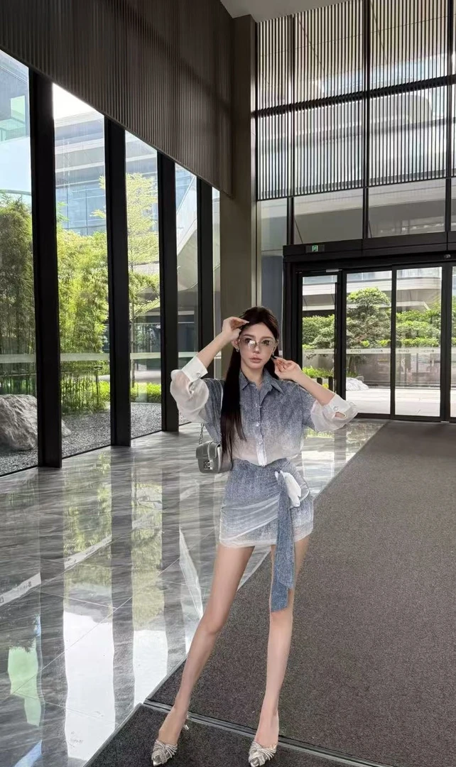 天空之境”设计感时尚小香渐变衬衫+半裙