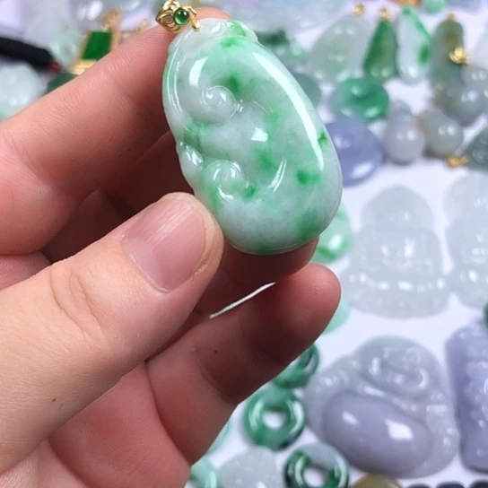 时***界颈饰未镶嵌翡翠如意