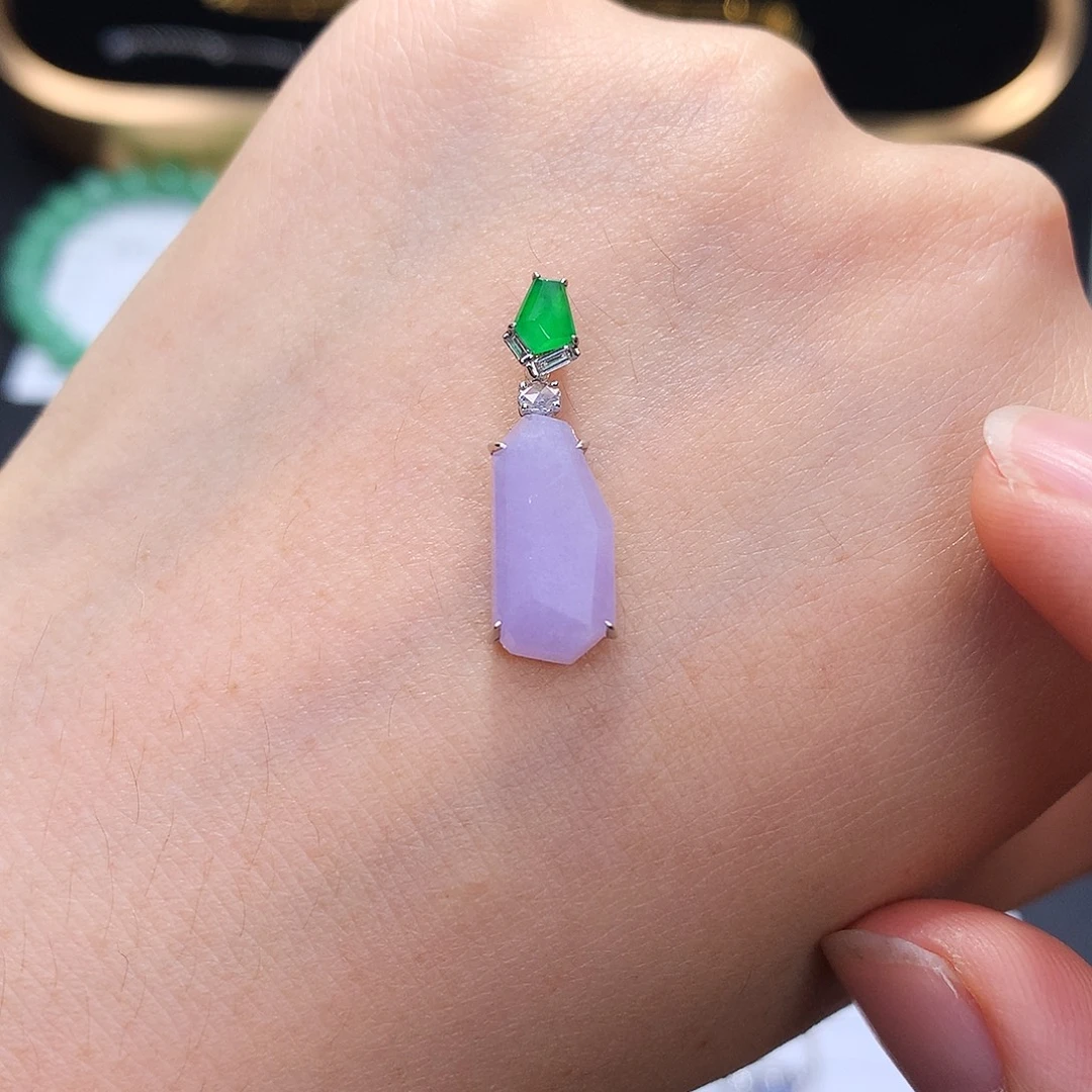 翡翠18K金镶嵌挂件天然缅甸翡翠Ａ货吊坠