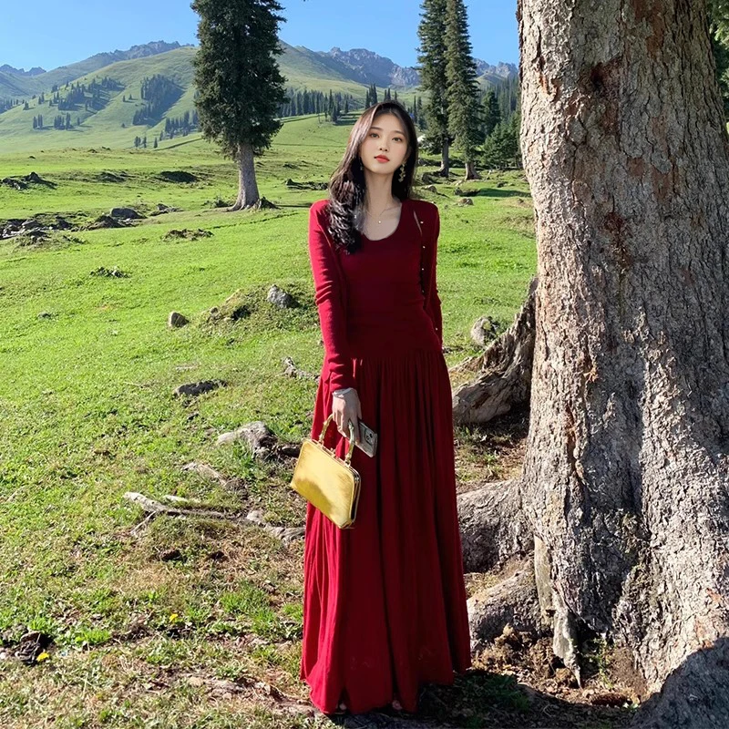 法式复古温柔风套装女秋季优雅轻熟慵懒风红色针织衫背心裙三件套