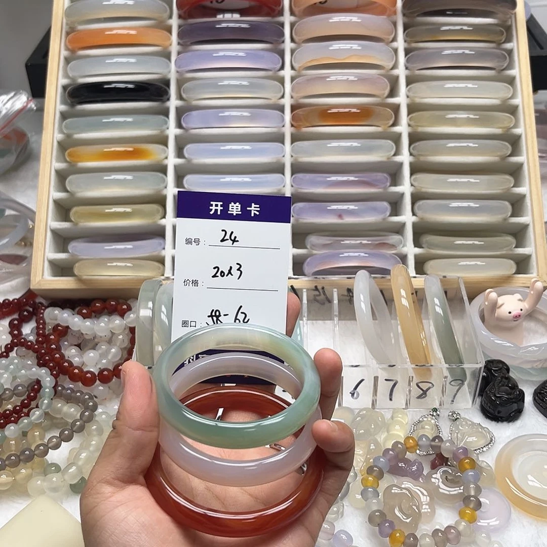 玛瑙/玉髓手镯未镶嵌24