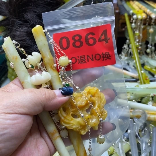 -***瘋蛇纹石玉未镶嵌发簪