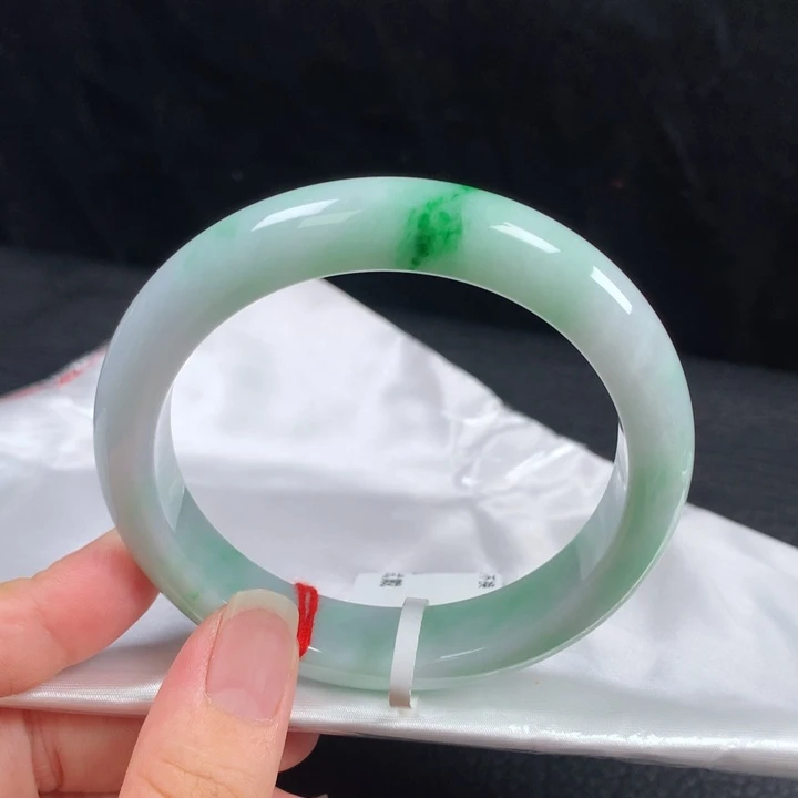 翡翠未镶嵌手镯