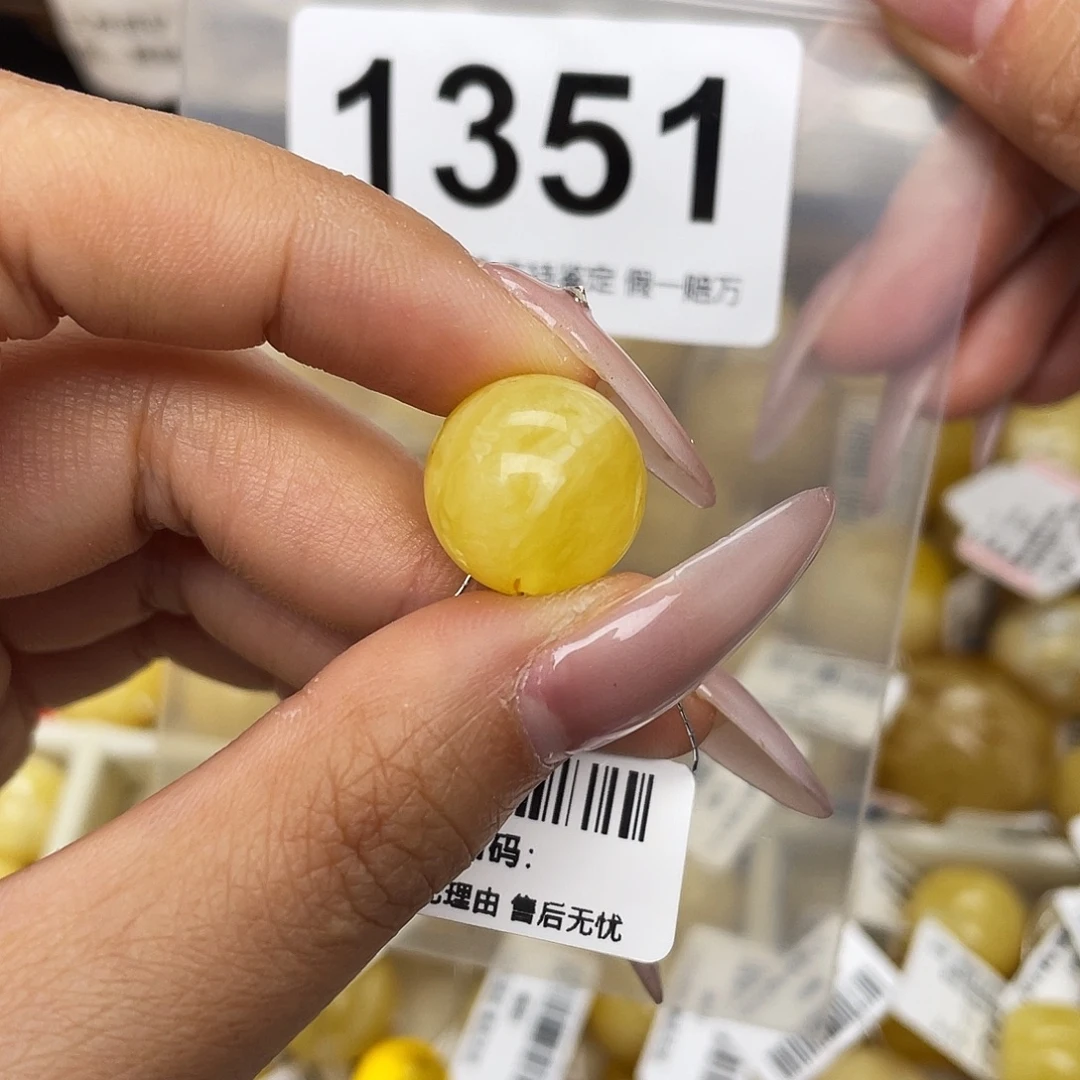 蜜蜡未镶嵌珠宝奇石93