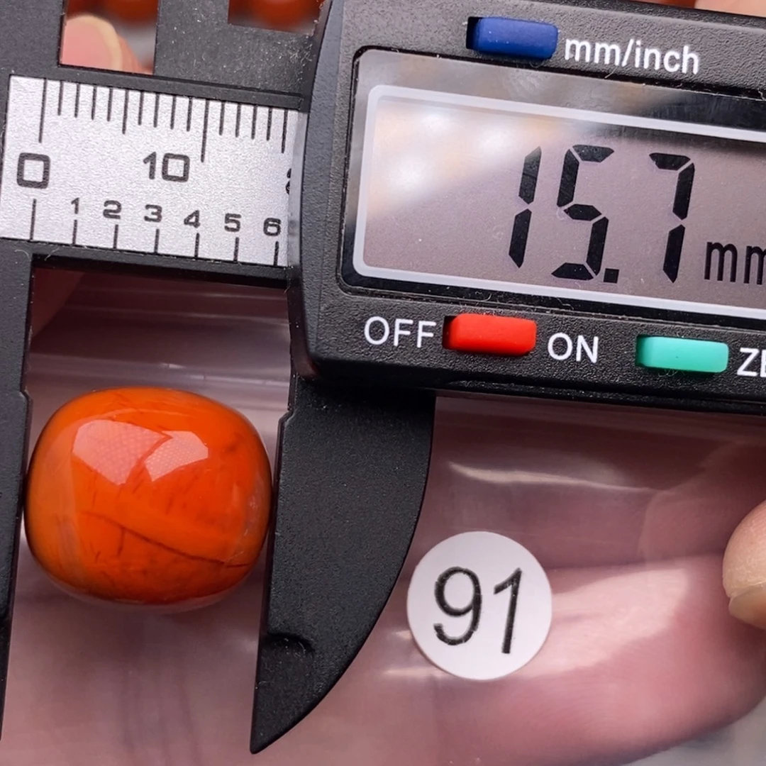 南红玛瑙未镶嵌配饰有瑕疵