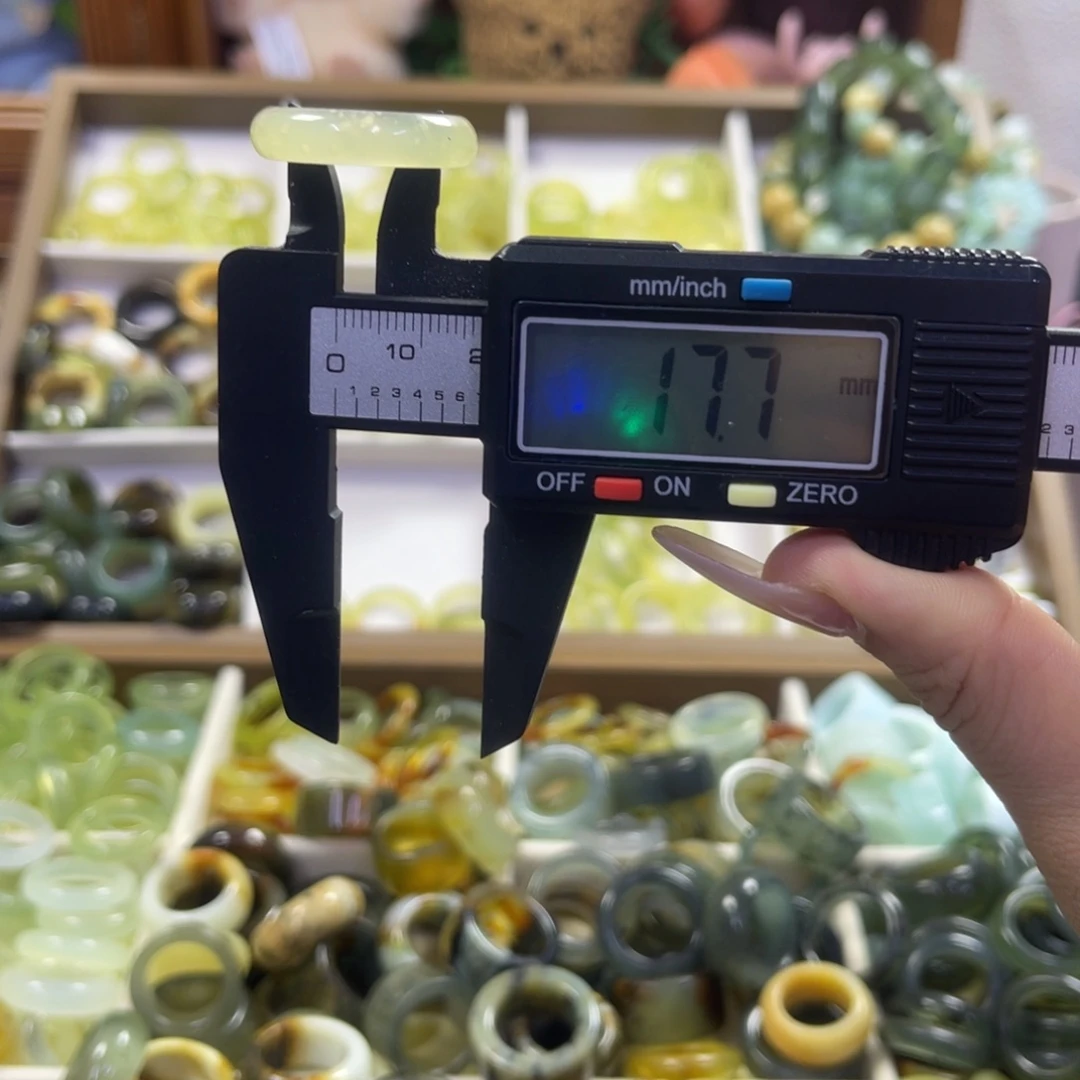 蛇纹石玉未镶嵌手镯72