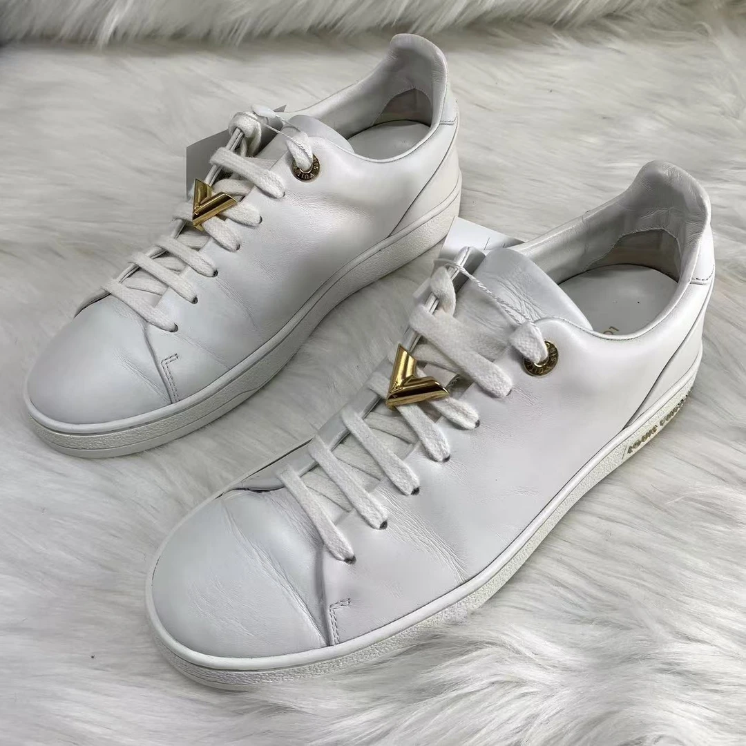 95新 LouisVuitton/路易威登 37码/仔仔女鞋白色V金扣板鞋 xxs551