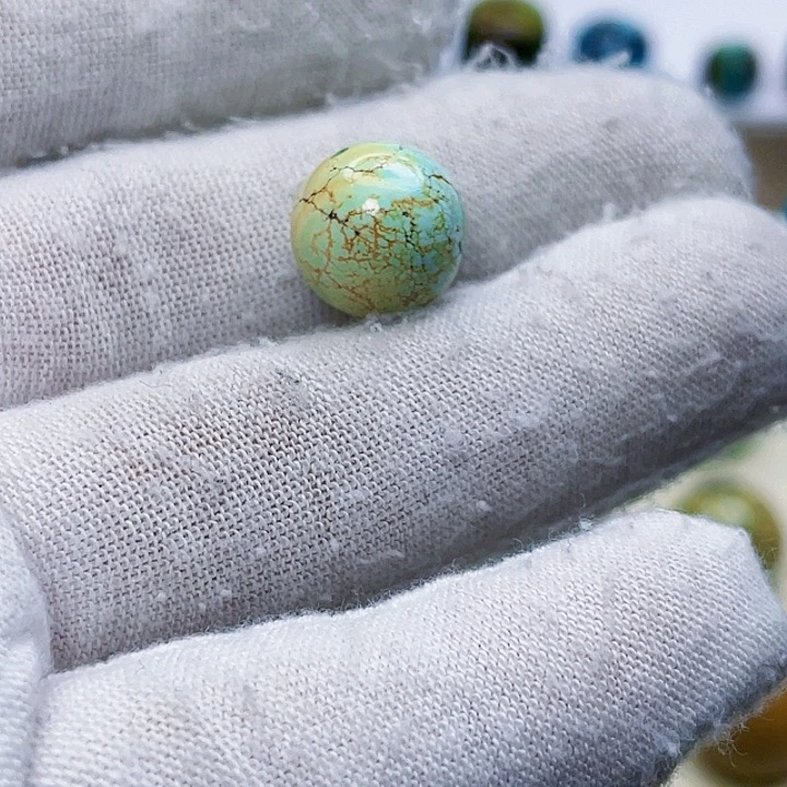 强***风绿松石未镶嵌饰品