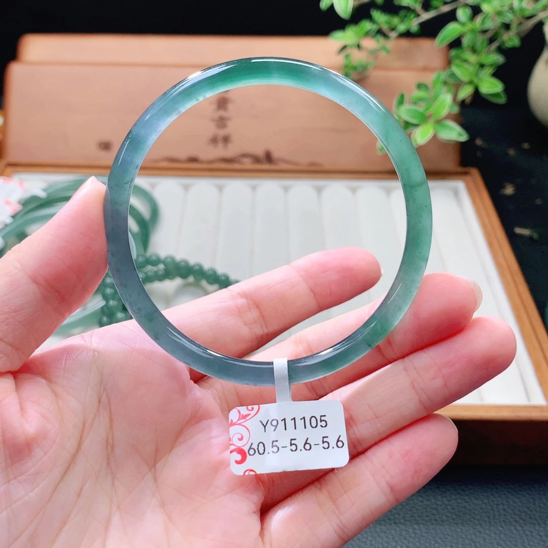 未镶嵌手镯（圆镯）翡翠