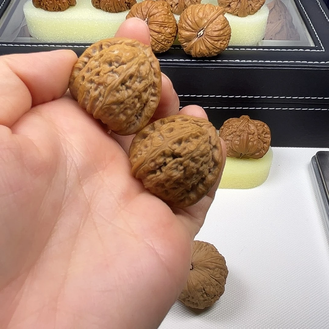 一***草吊坠文玩核桃白狮子