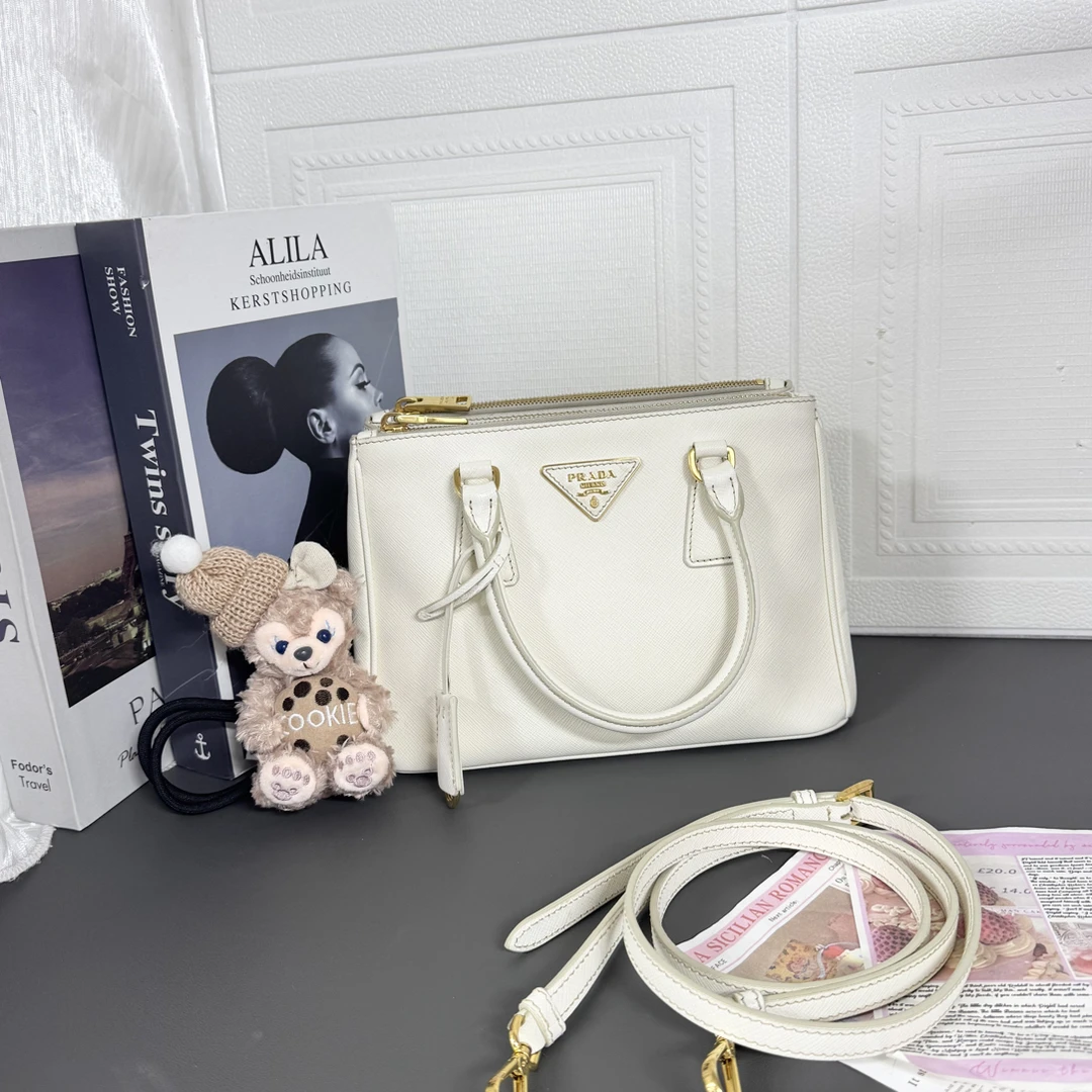 95新 Prada/普拉达 95新白色杀手小号24底长手提斜挎包