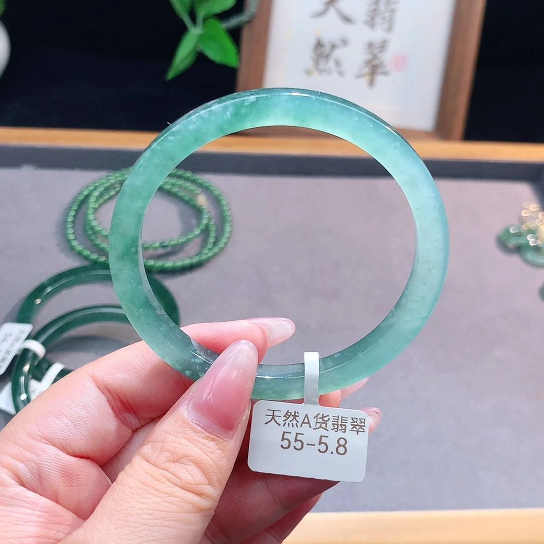 未镶嵌手镯（圆镯）翡翠