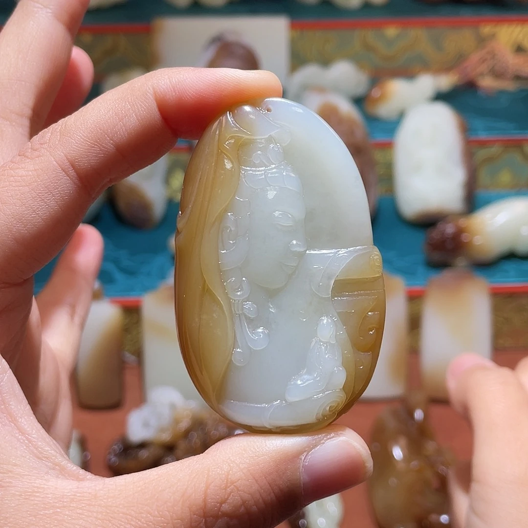 和田玉未镶嵌颈饰金山糖白观音
