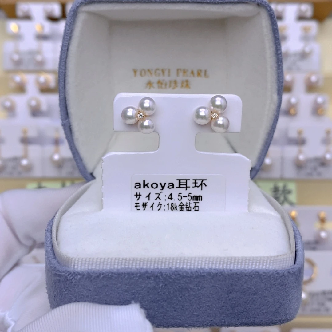 18K金镶嵌海水珍珠耳饰