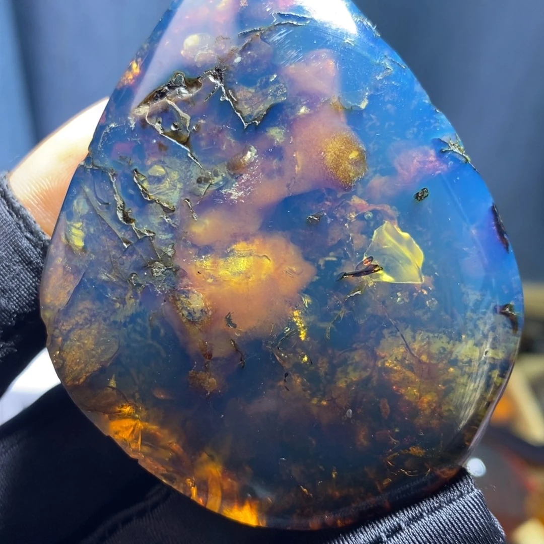 琥珀未镶嵌裸石……