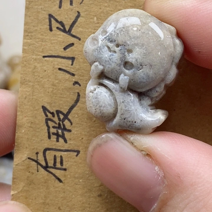 颈饰未镶嵌硅化珊瑚（珊瑚玉）