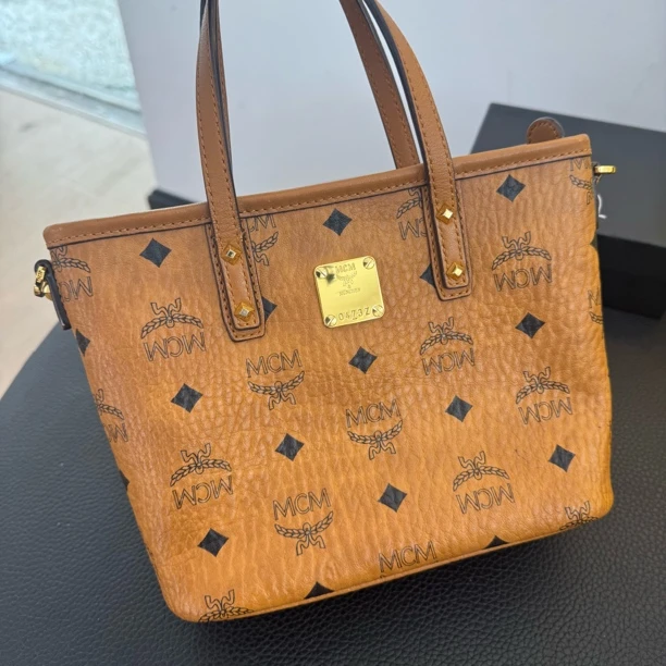 95新 MCM 大麦中古/mcm干邑色超迷你菜篮子/斜挎包