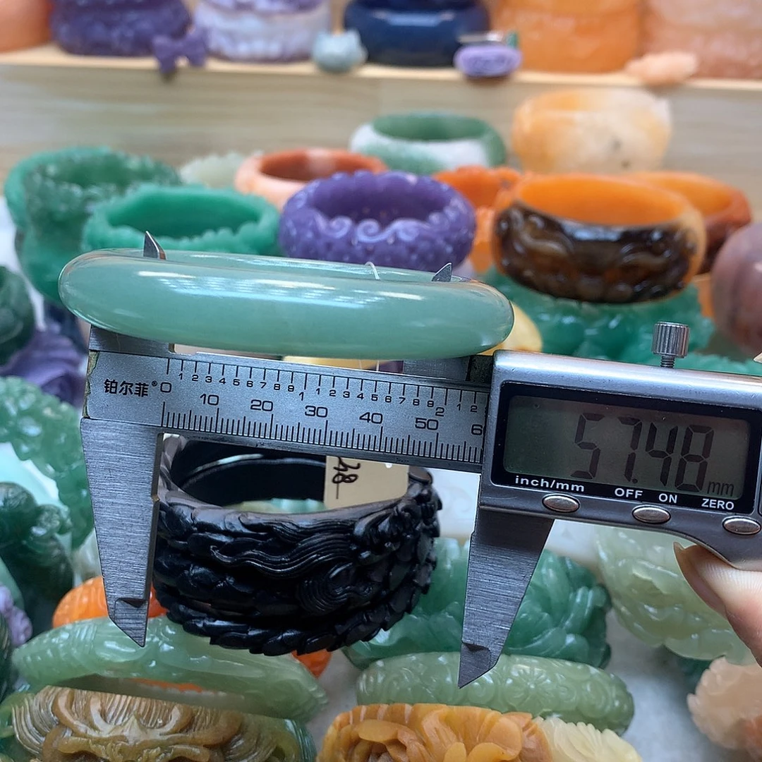 未镶嵌手镯石英质玉