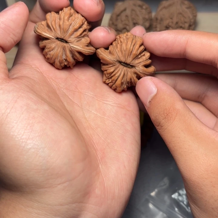 闪***客核桃四座楼的文玩核桃